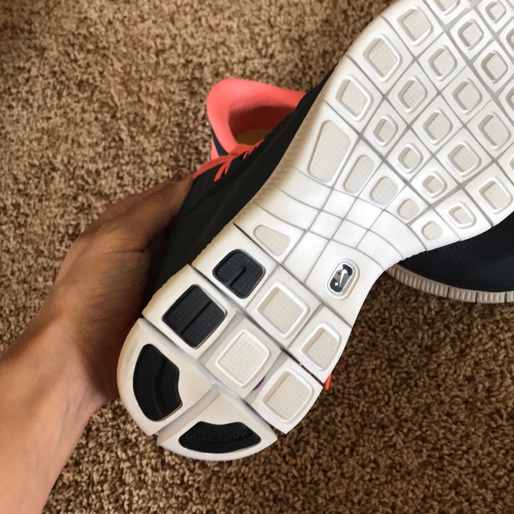 Nike Free Dark Grey and Coral Shoes - Picture 6 of 8